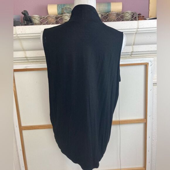 Chico's Classic Black Sleeveless longer Top w/ mock turtle higher neck NWOT - Picture 3 of 6